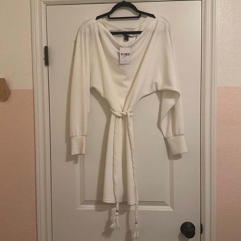 White mini dress with rope belt